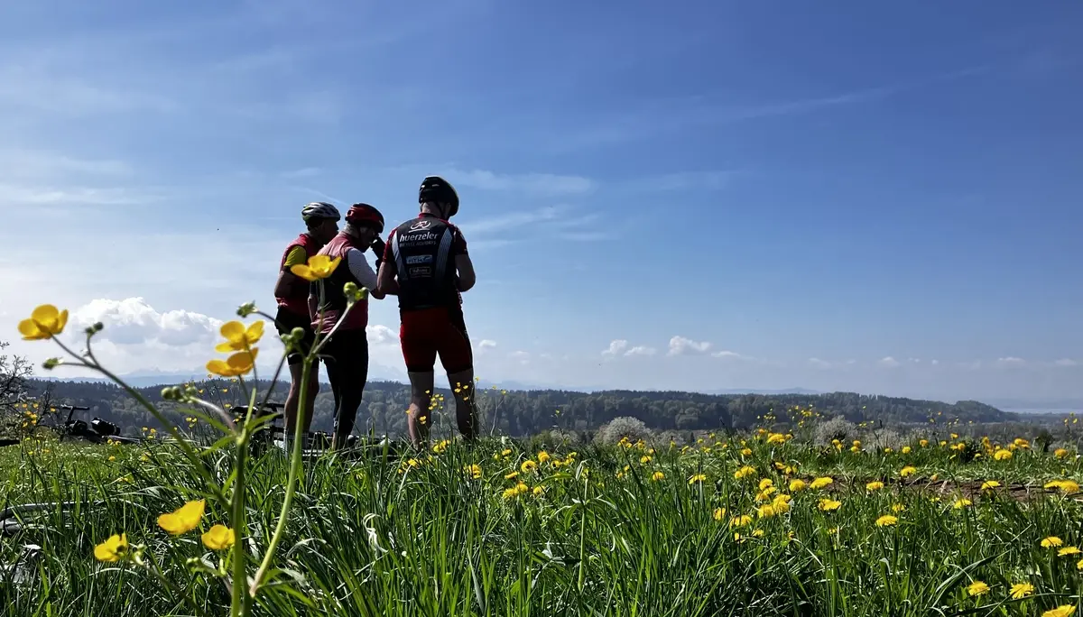 2026-04-18 Frühjahrstour an's Schwäbische Meer - Pause bei Laimnau | © Copyright: DAV Sektion Isny